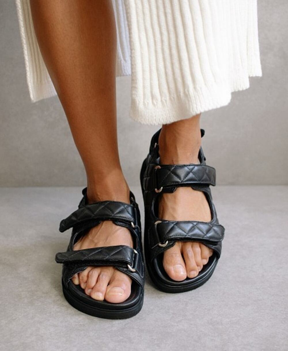 Alohas Black Quilted Hook Loop Closure Sandals Size 37